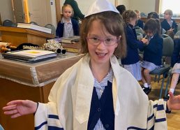 Year 2 visit a synagogue